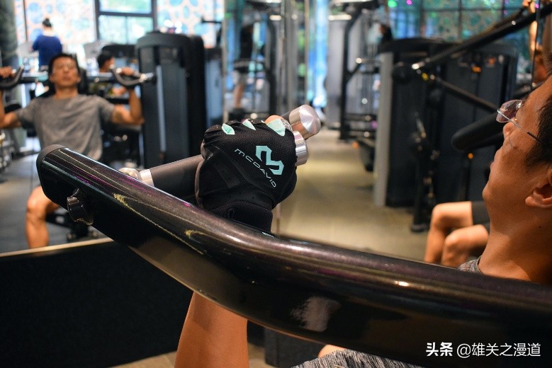手套健身引体向上_健身手套_手套健身操