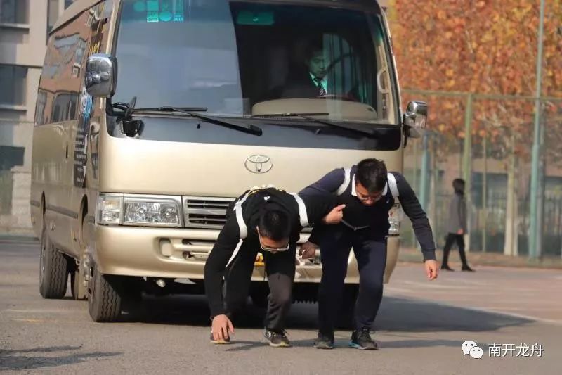 手套健身迪卡侬好用吗_迪卡侬健身手套_迪卡侬手套有根带子
