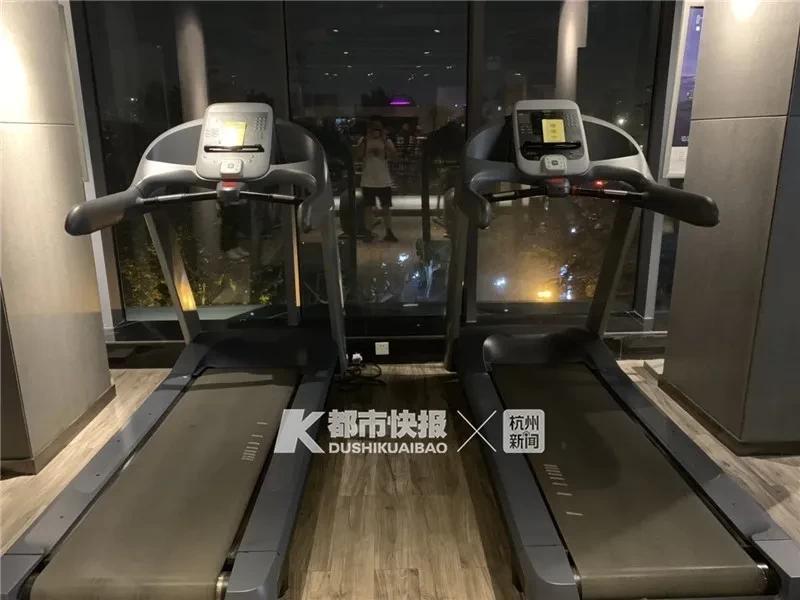 开yun体育官网入口登录体育 警惕，一女子使用跑步机时触电