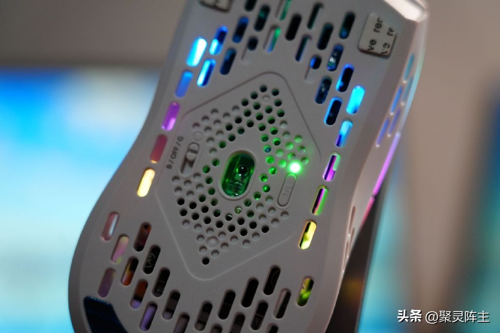 飞鸟器材标准姿势_大飞鸟综合训练器_飞鸟训练器训练哪个部位