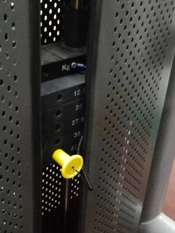 史密斯推肩椅子怎么放_史密斯健身椅_史密斯健身架训练方法